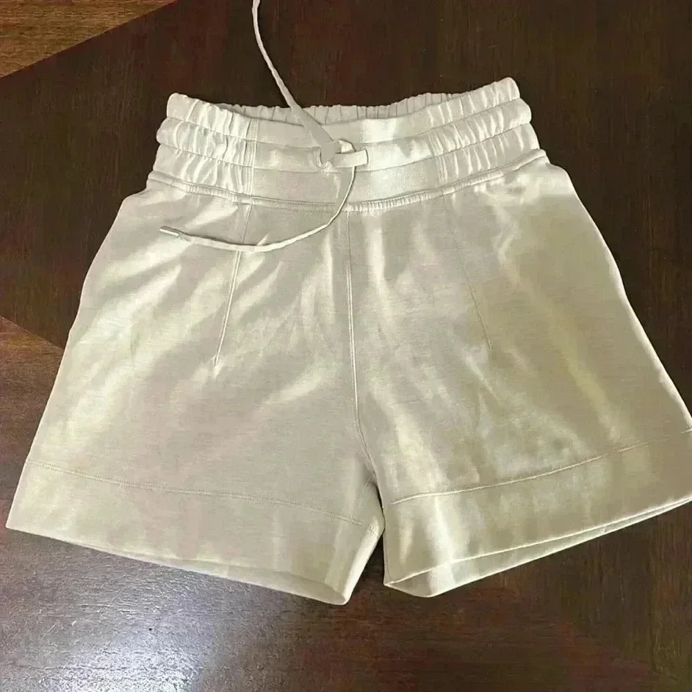 Lululemon Soft Ambitions Hi Rise Shorts in Trench 4”